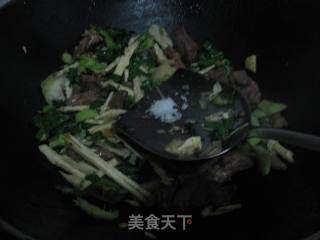 冬笋炒鸡肝的做法步骤：6