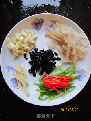 爆炒花甲的做法步骤：2
