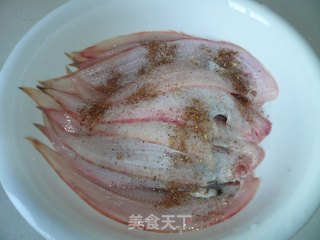 油炸鳎鰢羔的做法步骤：2