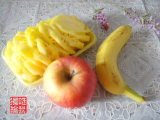菠萝苹果香蕉汁的做法步骤：1