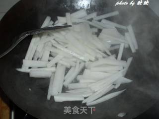 鲜鱿白萝卜的做法步骤：4