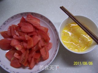 懒人做菜之西红柿炒鸡蛋的做法步骤：2