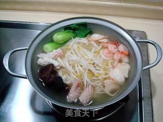 锅仔海鲜乌冬面的做法步骤：10