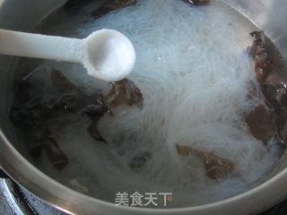 三鲜粉丝汤的做法步骤：7