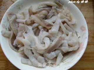 鲜鱿粥的做法步骤：2