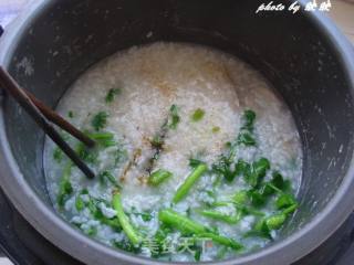 剥皮鱼西洋菜粥的做法步骤：6