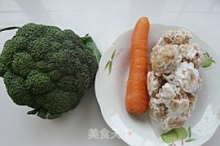 西兰花烧肉圆的做法步骤：1