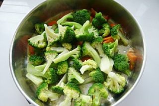 西兰花烧肉圆的做法步骤：6