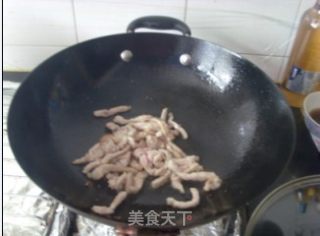 黑木耳炒蒜苗的做法步骤：3