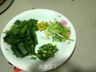 豆角干炒腊肠的做法步骤：1