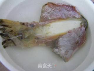 墨鱼鸡架汤的做法步骤：1