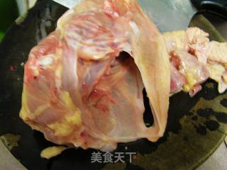 墨鱼鸡架汤的做法步骤：2