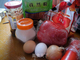 红椒圆葱焖饭的做法步骤：1
