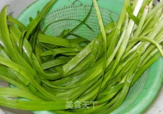 茶干胡萝卜丝炒韭菜的做法步骤：1