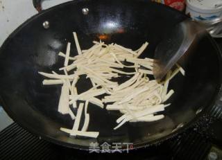 茶干胡萝卜丝炒韭菜的做法步骤：4