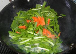 茶干胡萝卜丝炒韭菜的做法步骤：5