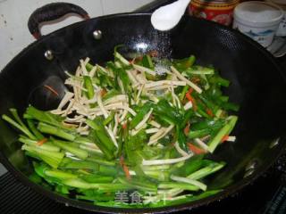 茶干胡萝卜丝炒韭菜的做法步骤：7