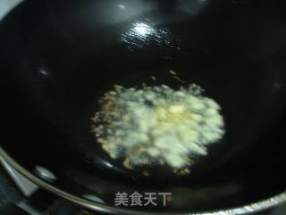 西芹虾干炒鱼饼的做法步骤：3