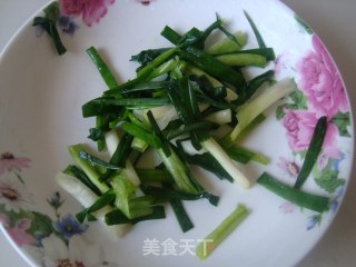 时令小菜----小葱拌萝卜的做法步骤：3