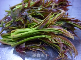 香椿煎蛋的做法步骤：1