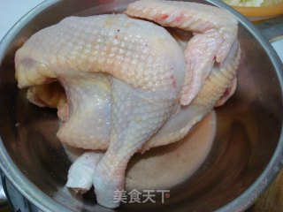一看即会的电饭煲盐焗鸡的做法步骤：3