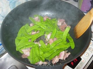 荷兰豆炒肉的做法步骤：3