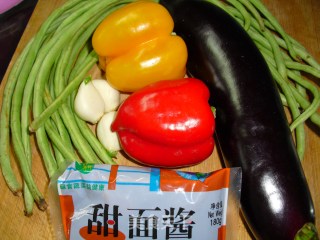茄子烧豆角的做法步骤：1