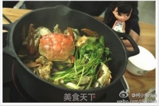 小熊铸铁锅年糕大闸蟹 干锅的做法步骤：4