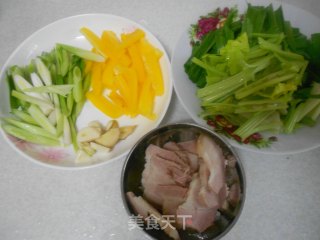 黄椒炒肉的做法步骤：1