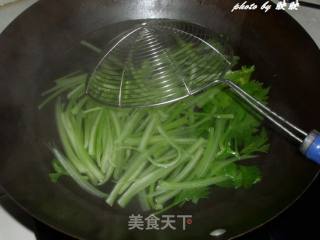 西芹炒鸡胗的做法步骤：3