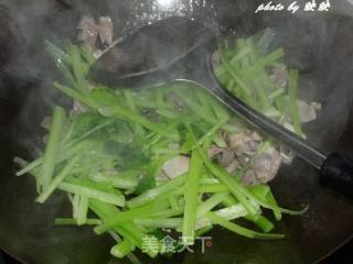西芹炒鸡胗的做法步骤：6