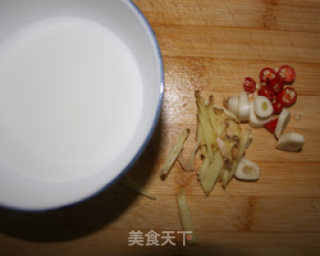 木耳炝荷兰豆的做法步骤：4