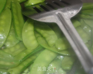 木耳炝荷兰豆的做法步骤：8