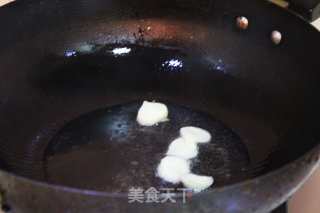 黑白配（山药炒黑木耳）的做法步骤：2