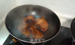 糖醋排骨的做法步骤：3