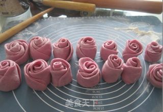 奶香紫薯玫瑰花馒头的做法步骤：10