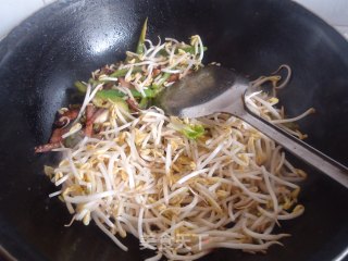 菜肉炒乌冬面的做法步骤：7