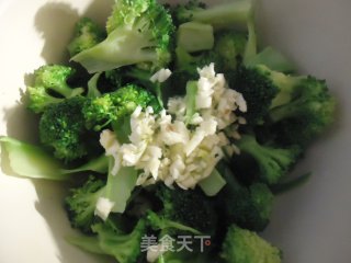 蒜蓉西兰花的做法步骤：3