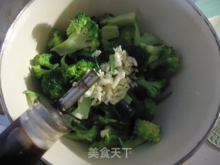 蒜蓉西兰花的做法步骤：4