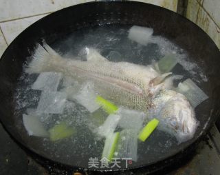 清蒸鲈鱼的做法步骤：3