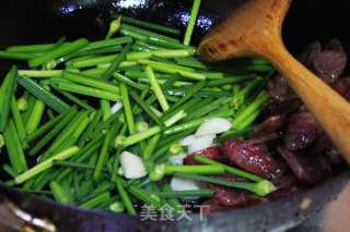 蒜苔腊味的做法步骤：4