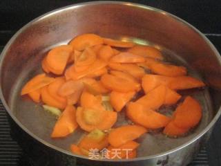 黑木耳炒杏鲍菇的做法步骤：3
