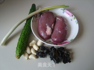 爆腰花的做法步骤：1