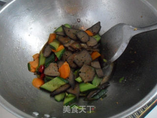 黄瓜炒猪肝的做法步骤：6