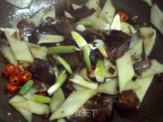 菜头炒腊肉的做法步骤：7