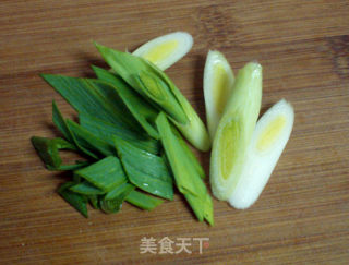[经典衡东菜]《卜辣椒炒鸡》的做法步骤：1