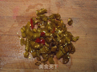 [经典衡东菜]《卜辣椒炒鸡》的做法步骤：2