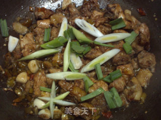 [经典衡东菜]《卜辣椒炒鸡》的做法步骤：6