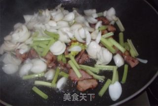 西芹炒百合的做法步骤：4
