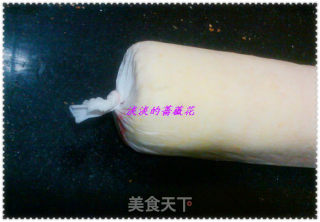 酸酸甜甜，爱你不需要理由----草莓蛋糕卷的做法步骤：4
